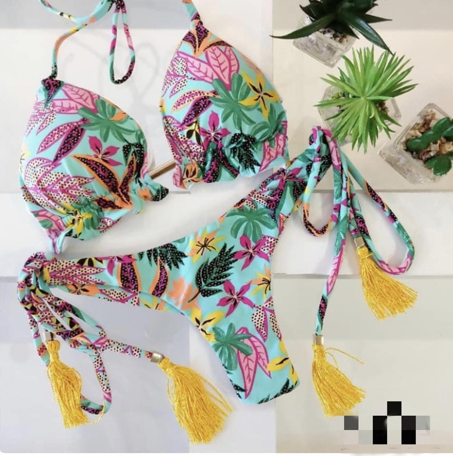 Paty Bikini - 23 Prints